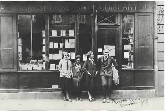 Shakespeare & Company Bookstore - Hemingway