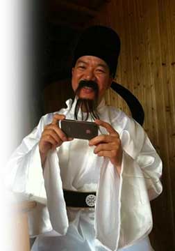 Li Pai with iPhone